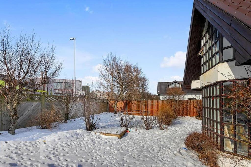 Icelandic Art Garden Villa W. Parking In Centre City Reykjavik Ngoại thất bức ảnh